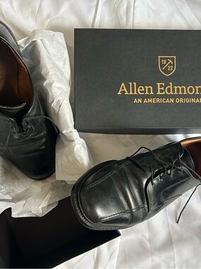 Allen Edmonds Black Leather Lace-Up Derbys
